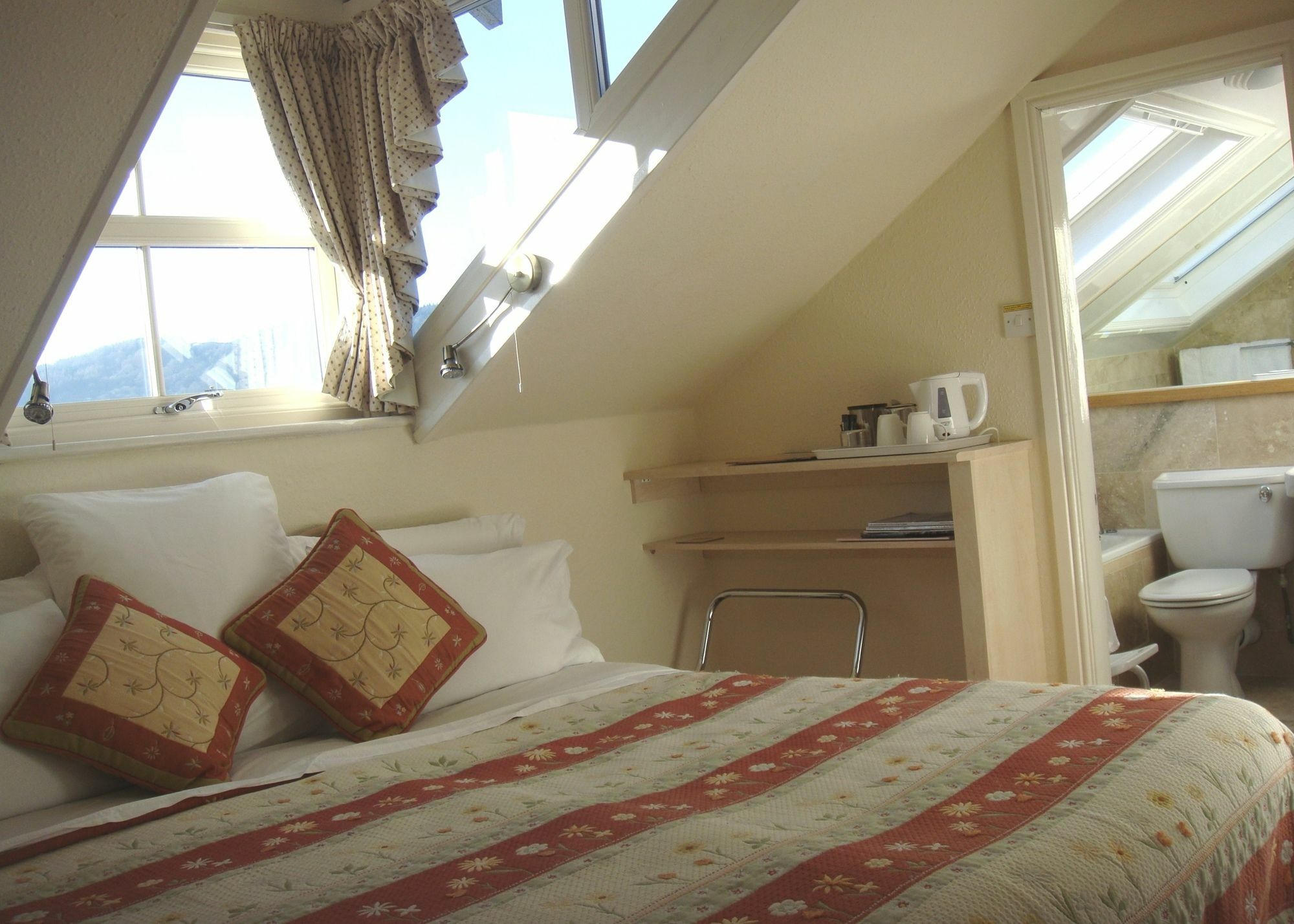 May Cottage B&B Bowness-on-Windermere Dış mekan fotoğraf
